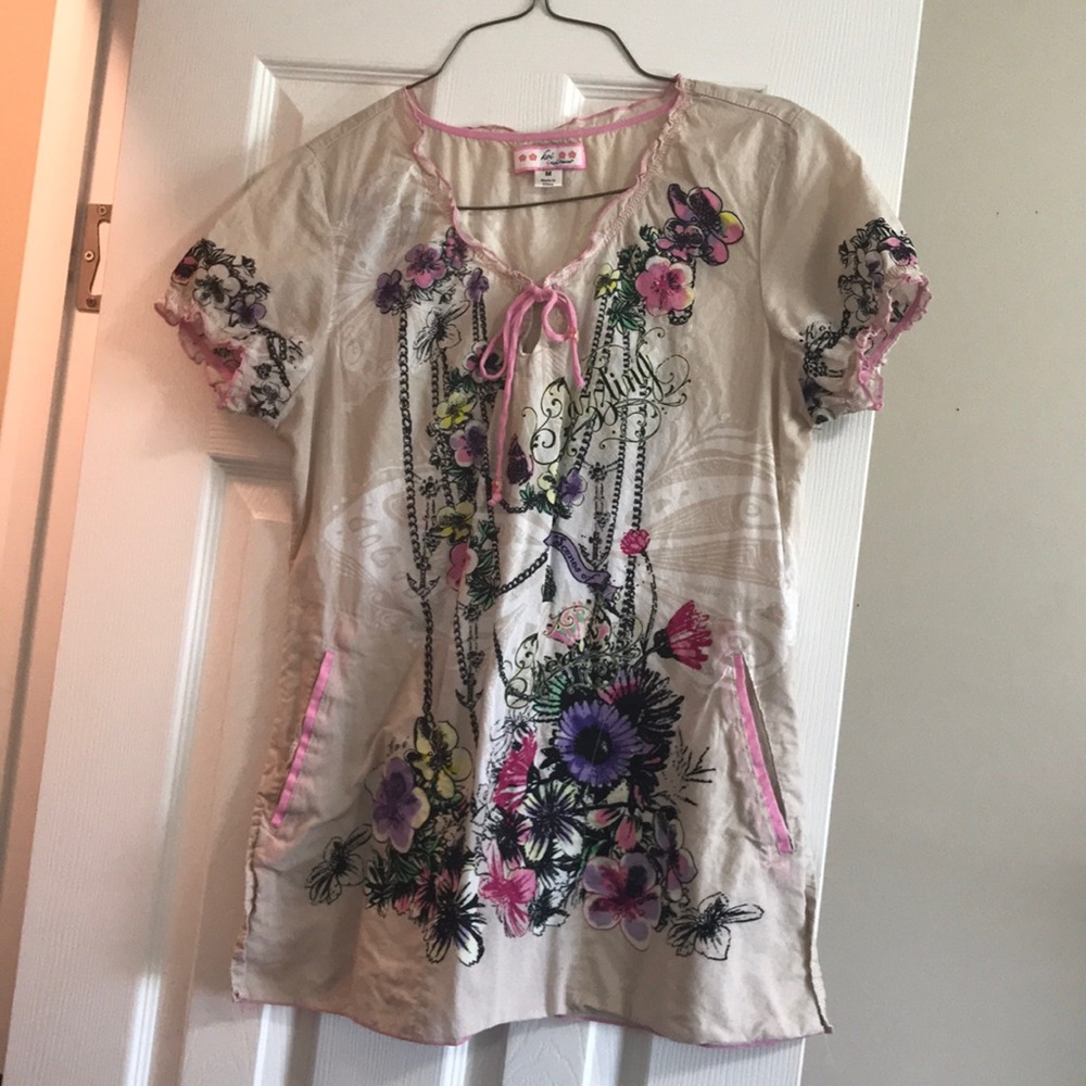 Scrub tops, medium
